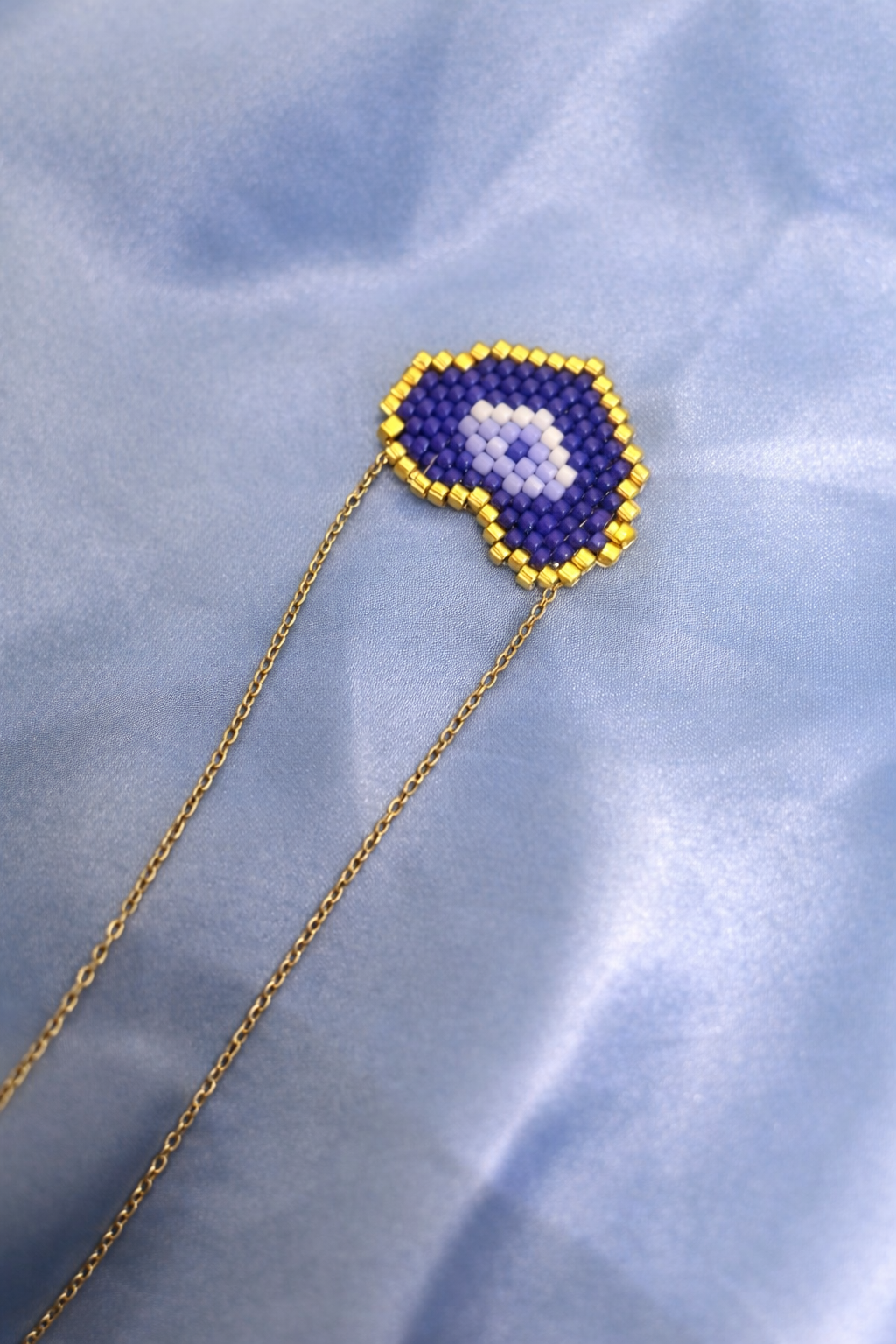 ''Heartbreaker Gaze'' necklace